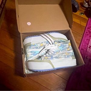 Size 4.5 in men , Size 6.0 in women